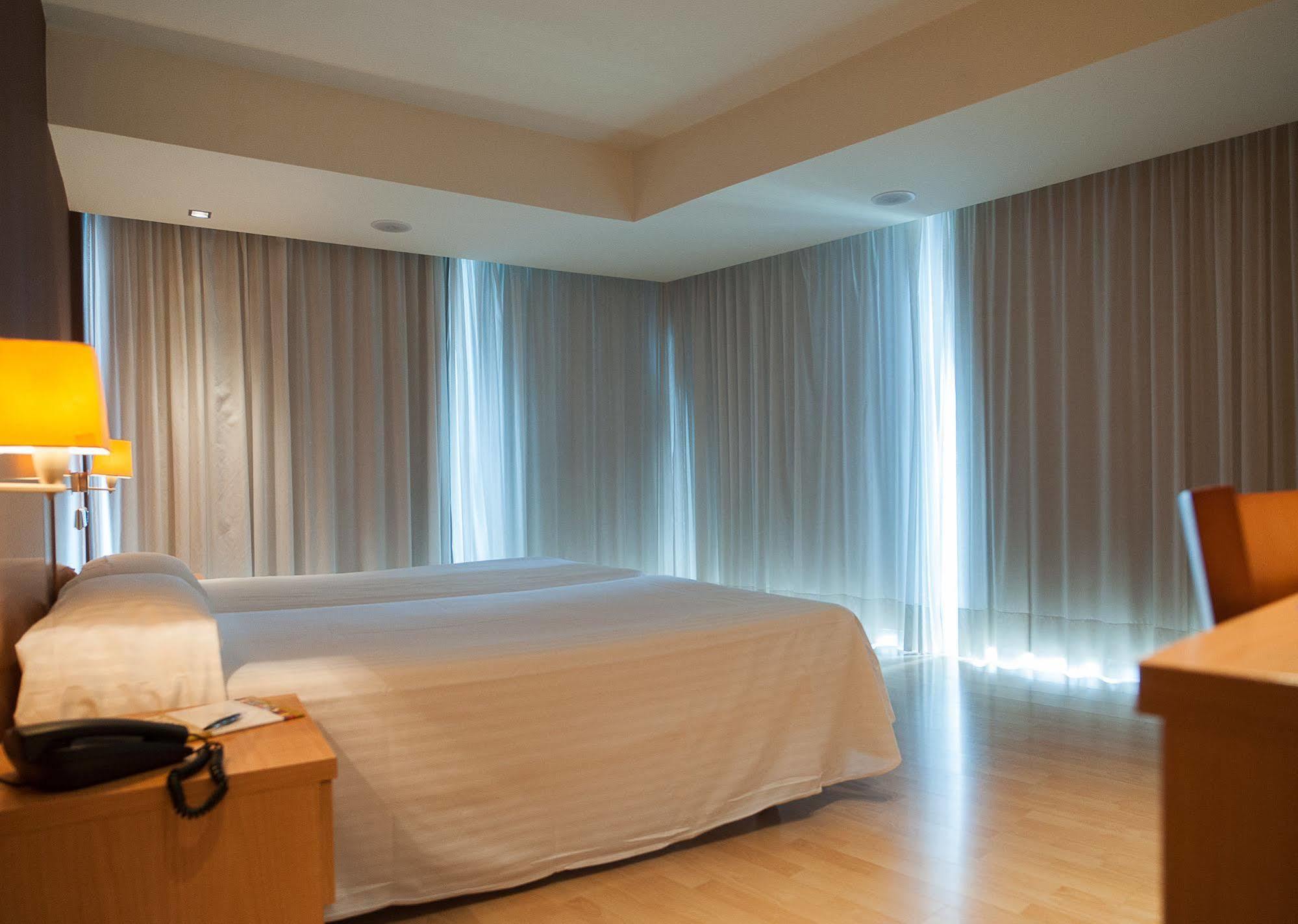 Hotel Exe Puerta San Pedro Lugo Exteriér fotografie
