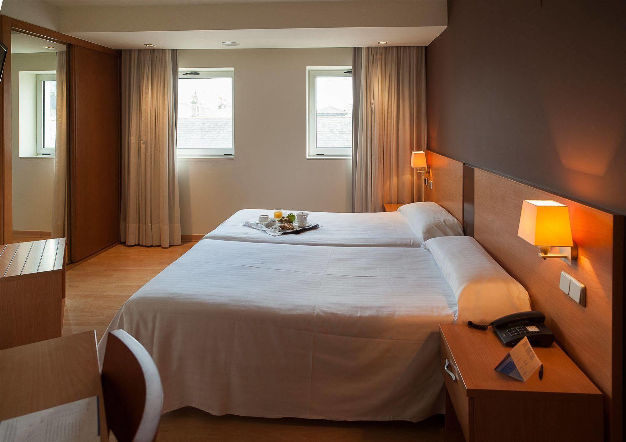 Hotel Exe Puerta San Pedro Lugo Exteriér fotografie